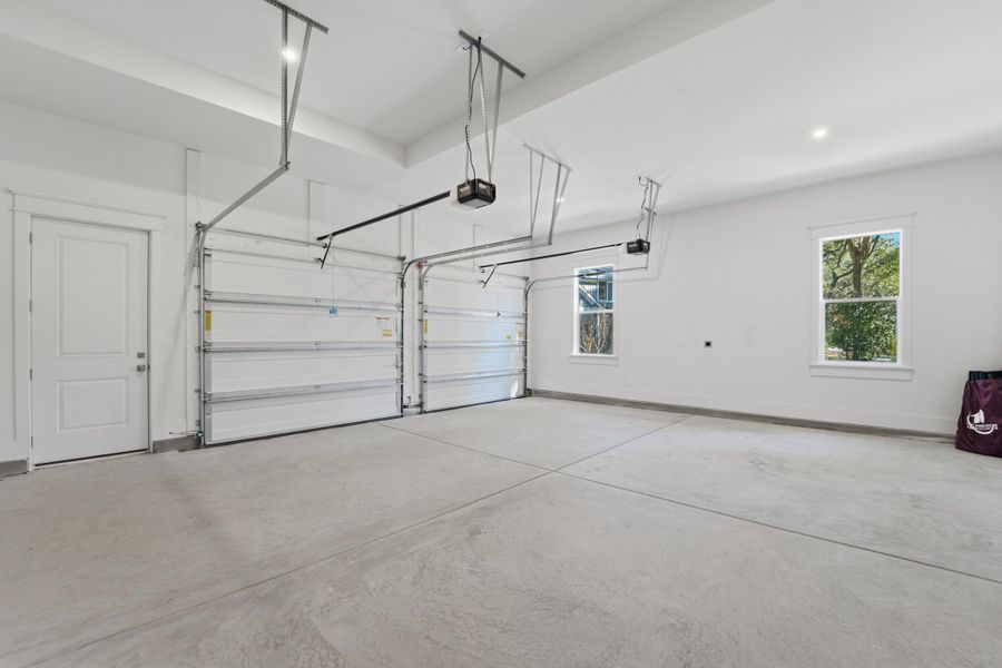 Spacious, unfurnished interior of a new home in , Hollywood (Image 18).