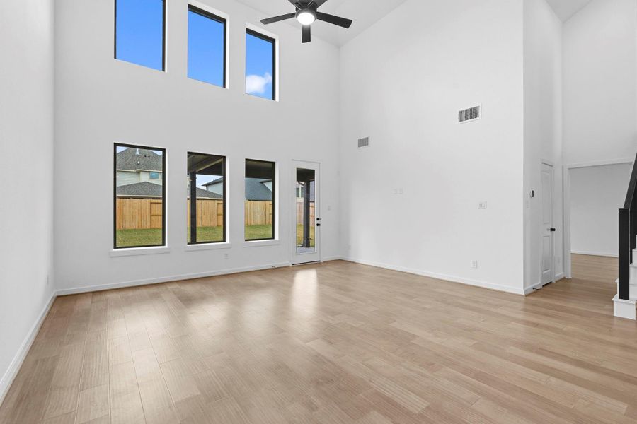 Spacious, unfurnished interior of a new home in Sienna 45', 50', Missouri City (Image 19).