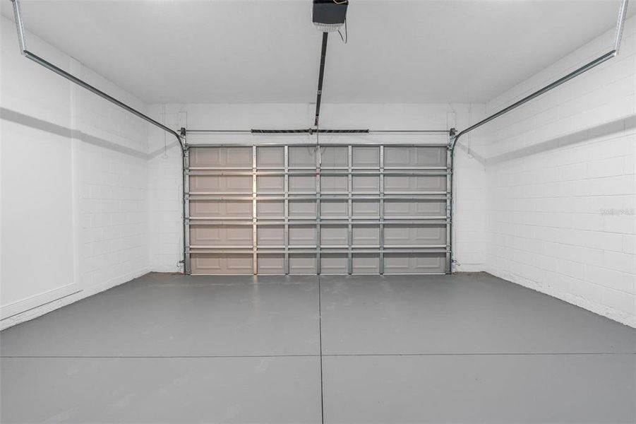 Spacious, unfurnished interior of a new home in , Ocala (Image 32).