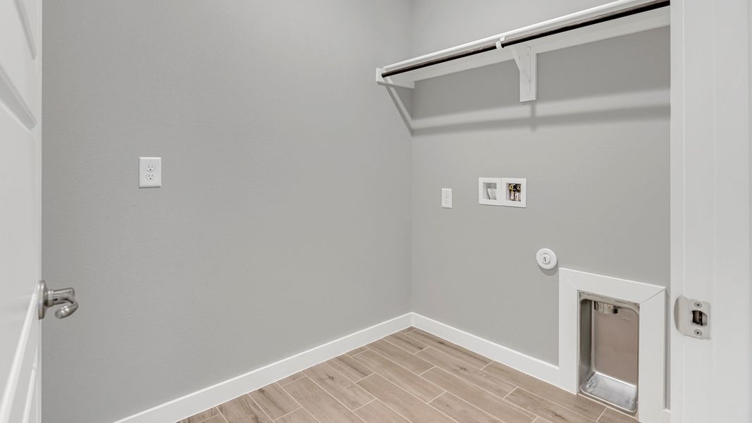 Spacious, unfurnished interior of a new home in Northwest Passage, Midland (Image 21). Spacious, unfurnished interior of a new home in Northwest Passage, Midland (Image 21).