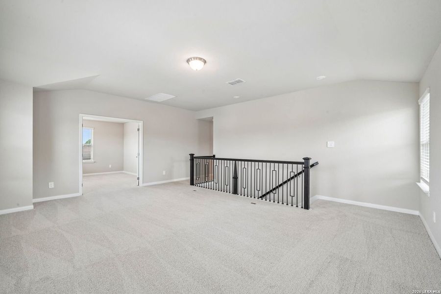 Spacious, unfurnished interior of a new home in Royal Crest, San Antonio (Image 37).