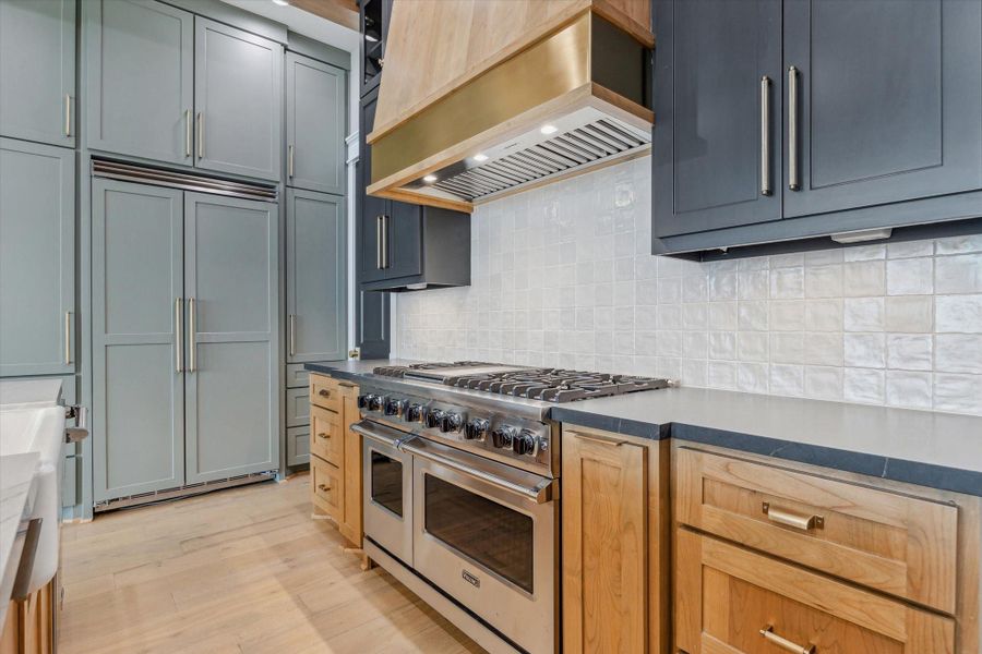 Beautiful open floor plan with expansive views of Clear Lake.   Perfect for entertaining!