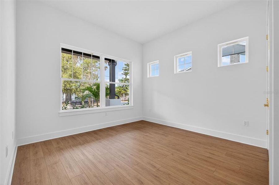 Spacious, unfurnished interior of a new home in , St. Petersburg (Image 23).