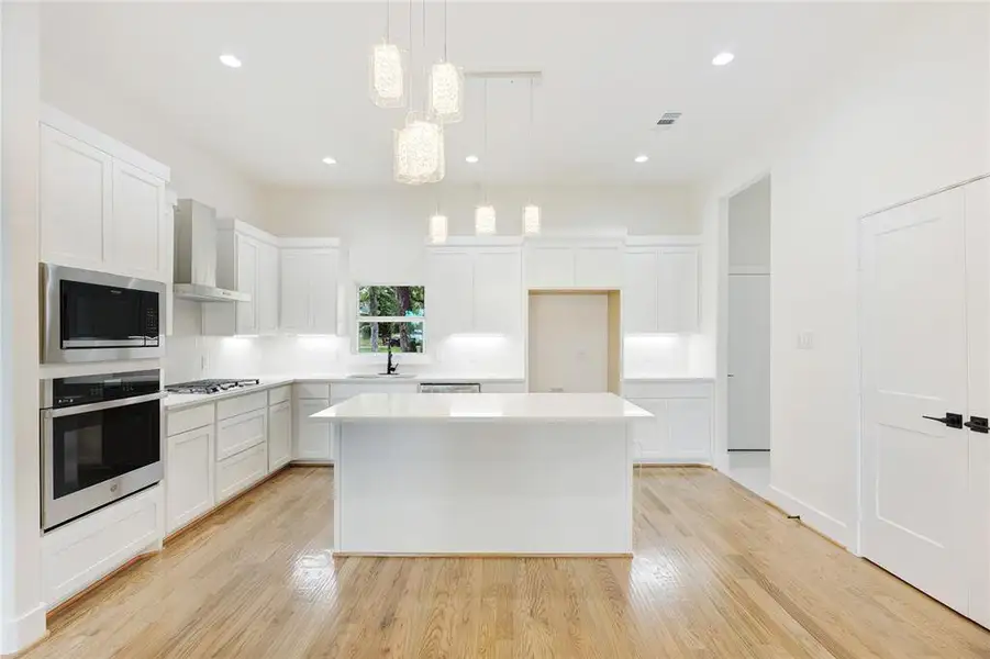 Furnished interior view inside a new home in , Kennedale (Image 7).
