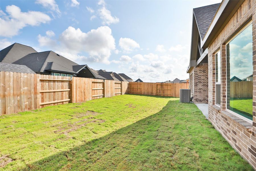 Exterior details and patio area of a home in Brookewater, Rosenberg (Image 3).