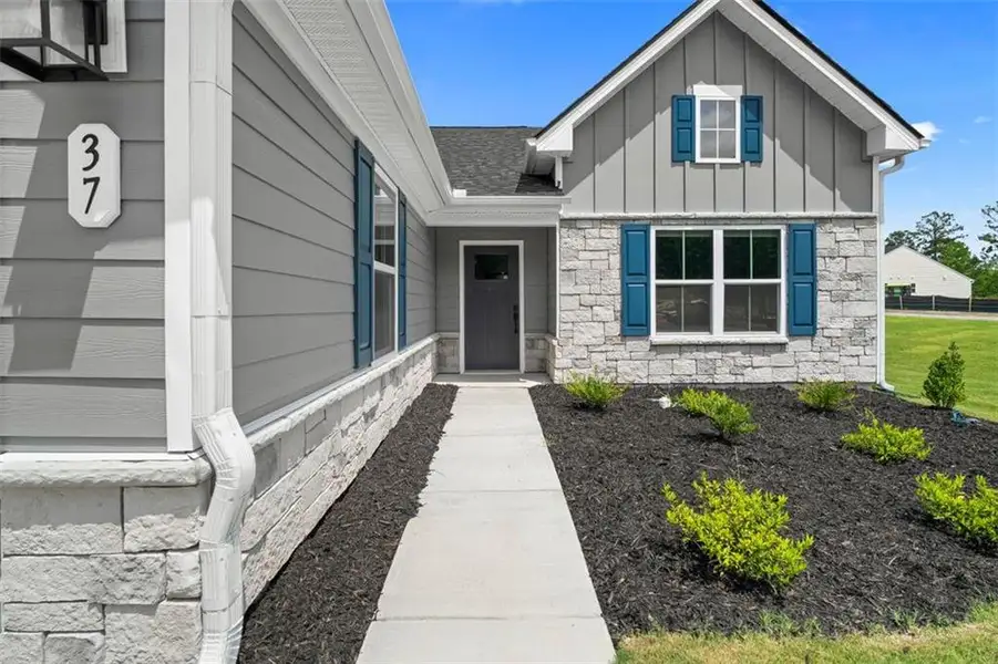 Exterior details and patio area of a home in , Dallas (Image 3).