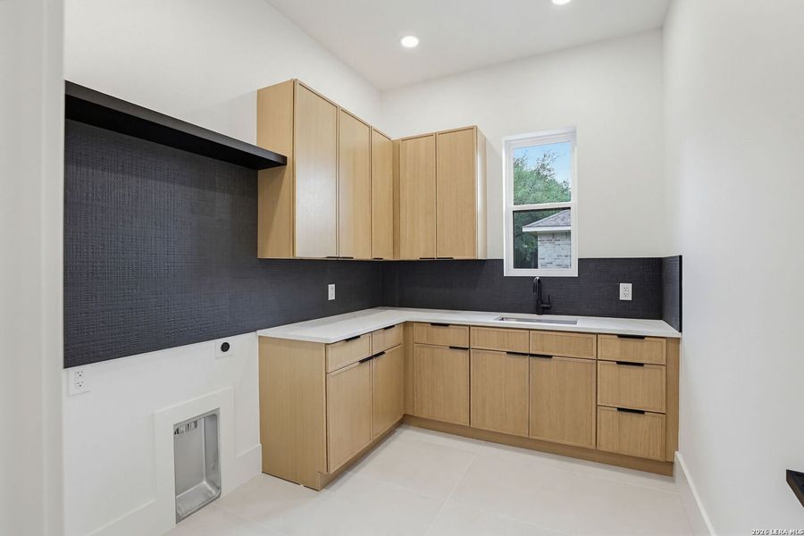 Furnished interior view inside a new home in , Boerne (Image 35).