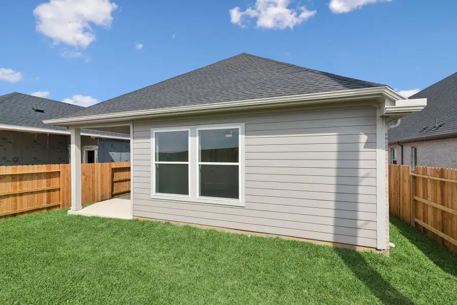 Exterior details and patio area of a home in The Grand Prairie 40’, Hockley (Image 3).
