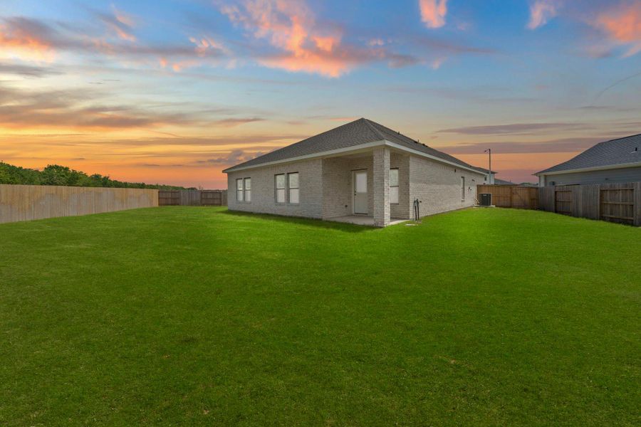 Exterior details and patio area of a home in Laurel Landing, Alvin (Image 21).