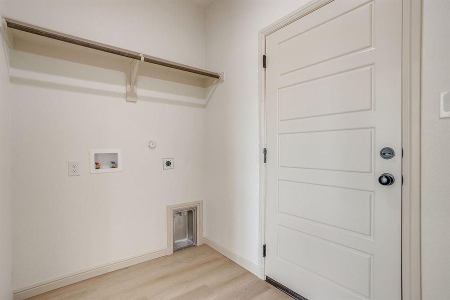 Spacious, unfurnished interior of a new home in , Granbury (Image 18). Spacious, unfurnished interior of a new home in , Granbury (Image 18).