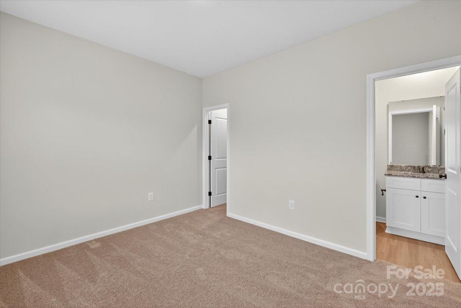 Spacious, unfurnished interior of a new home in Rhyne Court, Gastonia (Image 23).