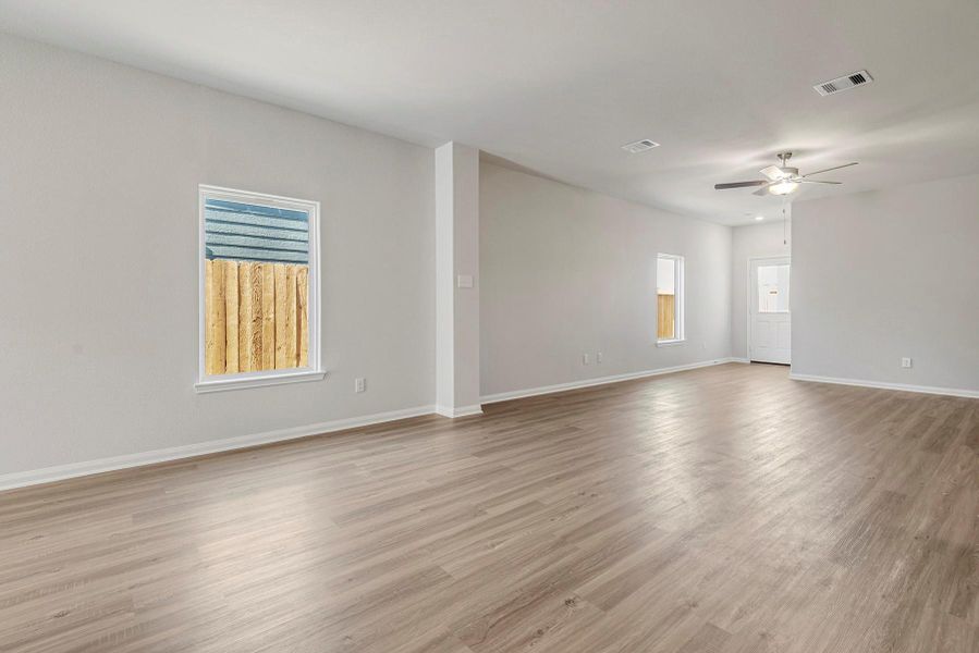 Spacious, unfurnished interior of a new home in Wayside Village, Houston (Image 7).
