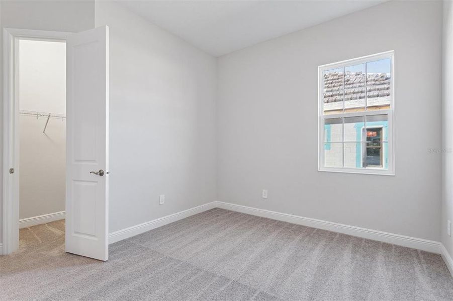 Spacious, unfurnished interior of a new home in Crestwood Estates, Valrico (Image 27).