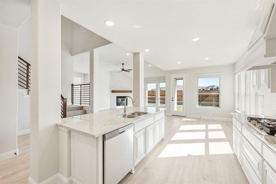 Furnished interior view inside a new home in Somerset, Venus (Image 7).