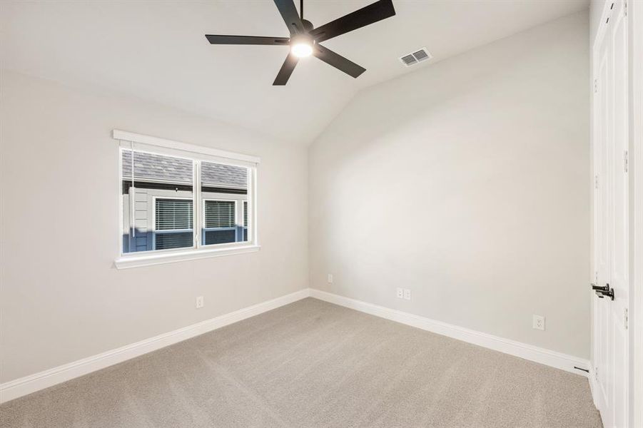 Spacious, unfurnished interior of a new home in Eagle Glen 50, Alvarado (Image 25).