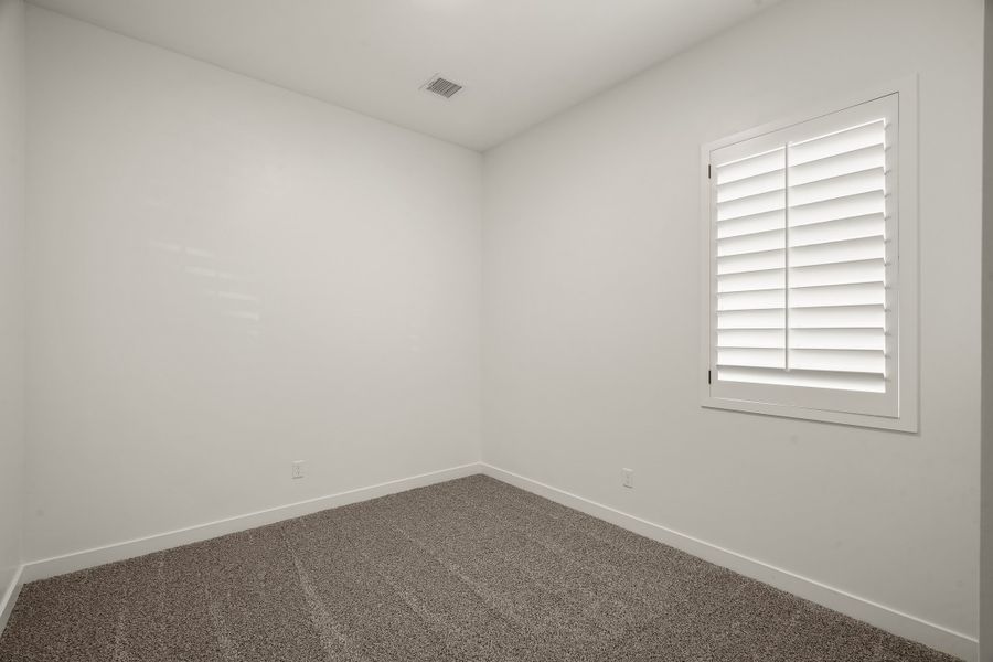 Spacious, unfurnished interior of a new home in Tierra Del Este 91, El Paso (Image 27). Spacious, unfurnished interior of a new home in Tierra Del Este 91, El Paso (Image 27).