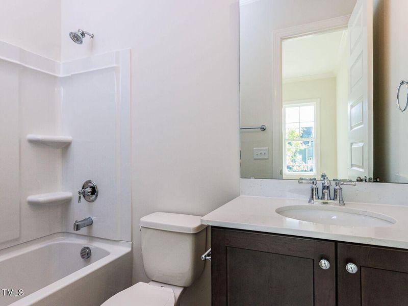 010-1280x960-bathroom