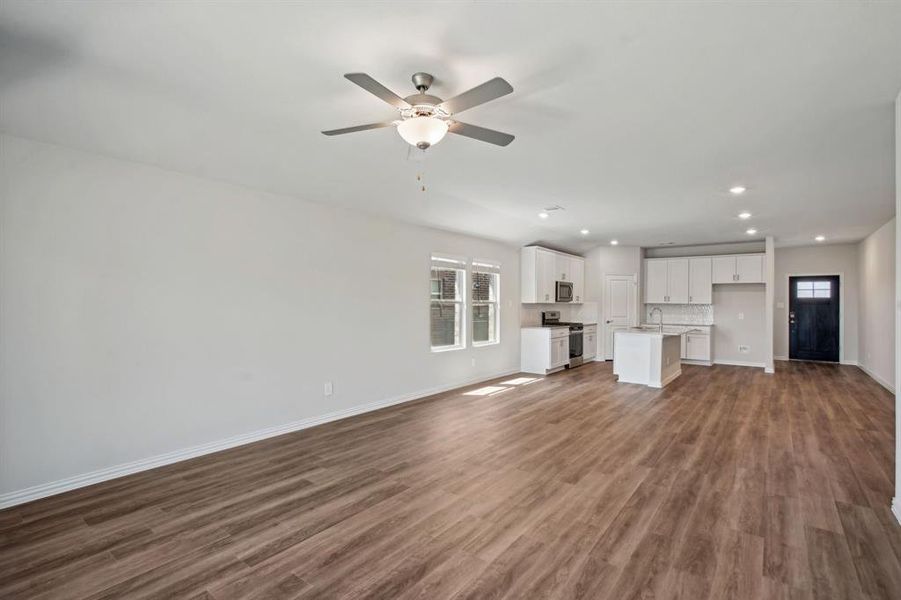Photo is not of the actual home, but is an inspirational photo of builder’s model home and may depict options, furnishings, and/or decorator features that are not included. Photo is not of the actual home, but is an inspirational photo of builder’s model home and may depict options, furnishings, and/or decorator features that are not included.