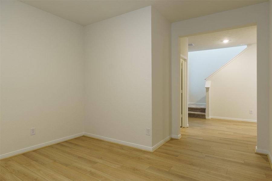 Spacious, unfurnished interior of a new home in Oakwood Trails, Tomball (Image 10).