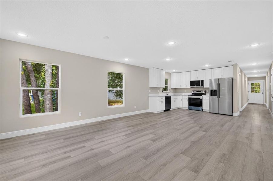 Spacious, unfurnished interior of a new home in , Orange City (Image 19).