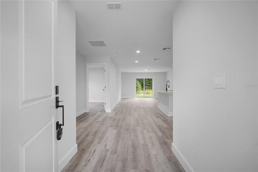 Spacious, unfurnished interior of a new home in , Ocala (Image 16).