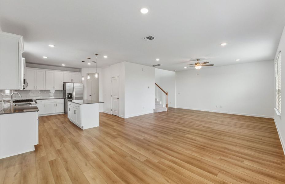 Spacious, unfurnished interior of a new home in Crosswinds, Kyle (Image 38).