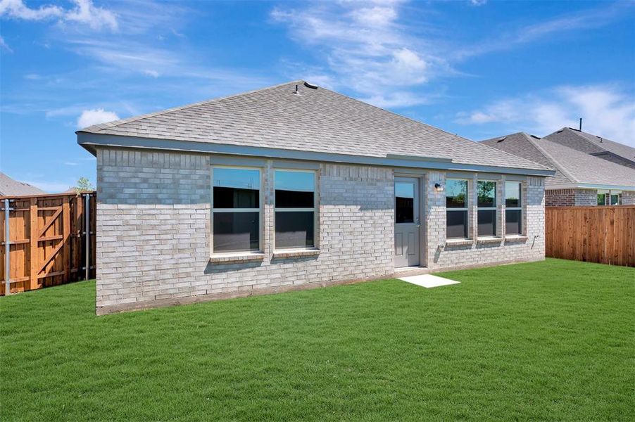 Exterior details and patio area of a home in Tarrytown, Crowley (Image 4).