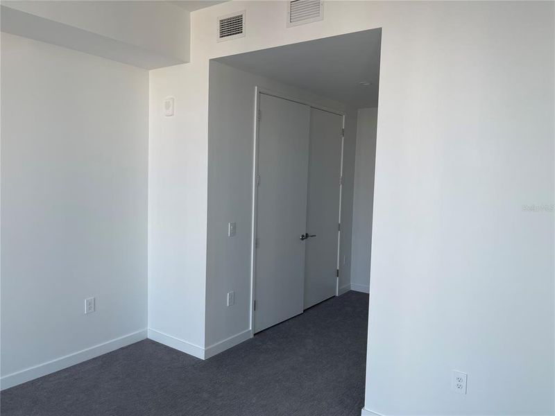 Spacious, unfurnished interior of a new home in , St. Petersburg (Image 10).