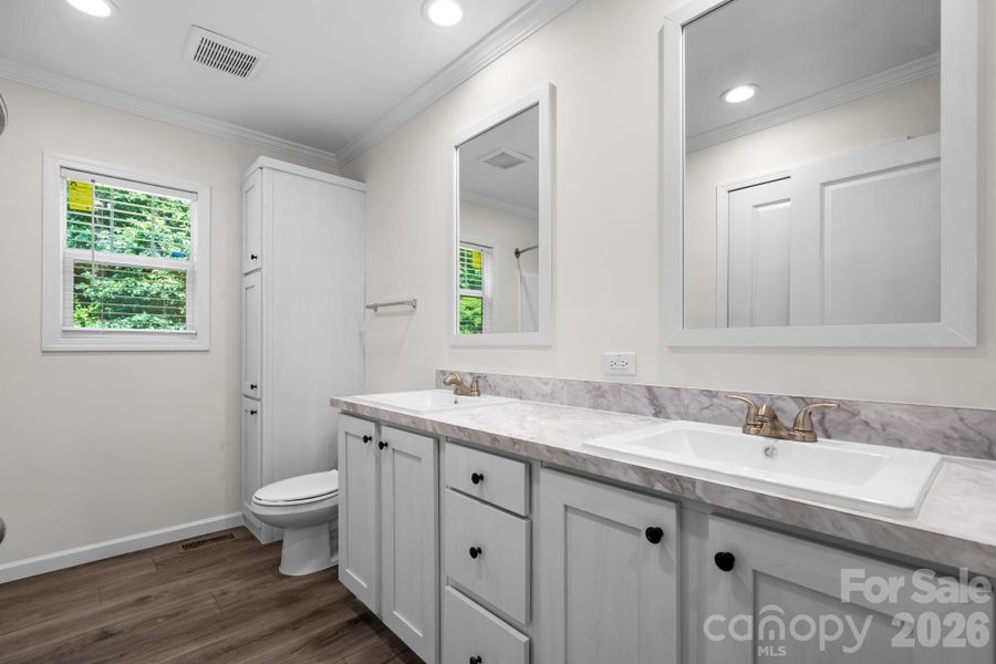 Hall bath with double vanities!!