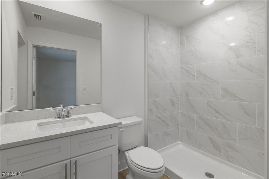 Furnished interior view inside a new home in Cape Coral, Cape Coral (Image 13).