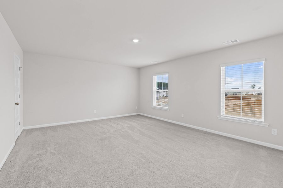 Spacious, unfurnished interior of a new home in Sweetgrass at Summers Corner, Summerville (Image 36).