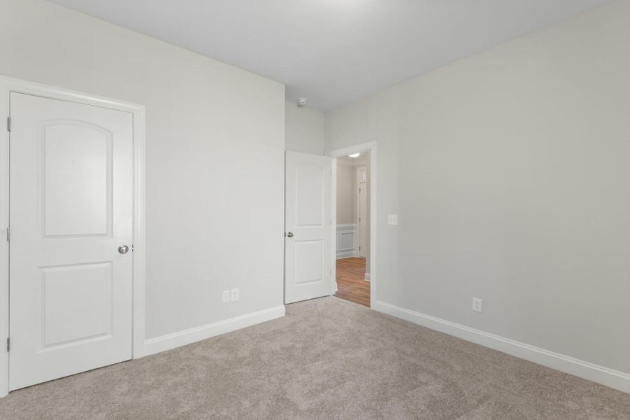 Spacious, unfurnished interior of a new home in Wexford, Elon (Image 26).