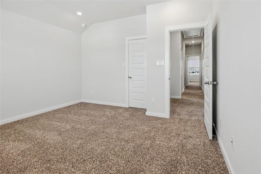 Spacious, unfurnished interior of a new home in Glendale Lakes, Rosharon (Image 29).