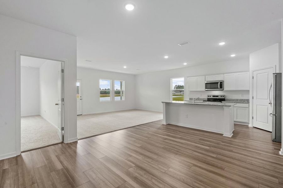 Spacious, unfurnished interior of a new home in Rolling Glen, Hutto (Image 5).