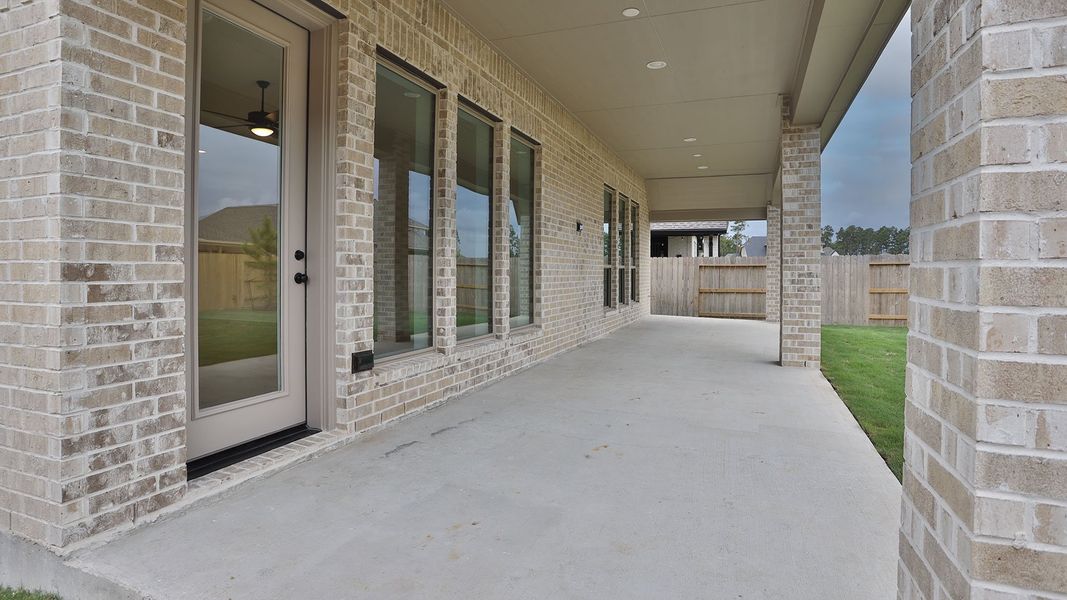 Exterior details and patio area of a home in Evergreen, Conroe (Image 3).