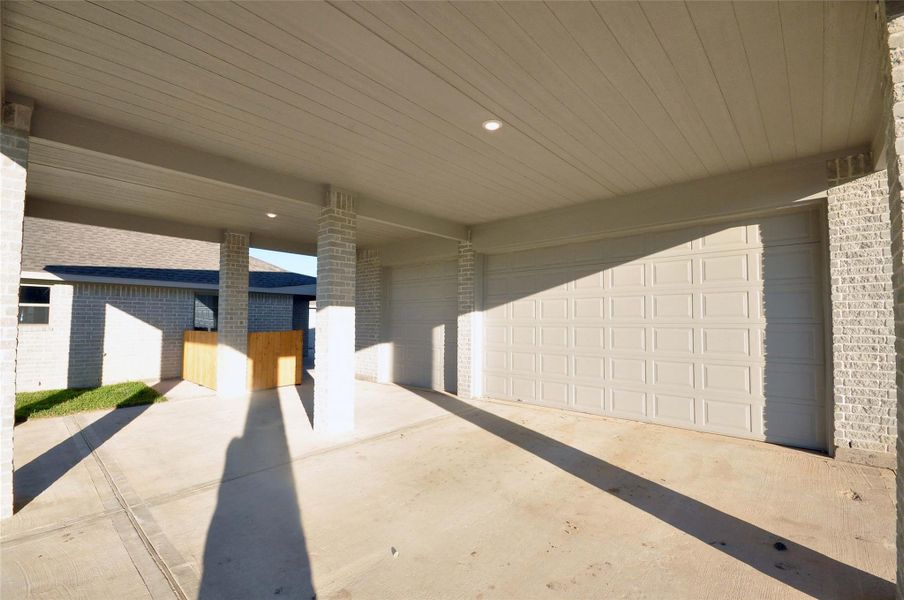 Exterior details and patio area of a home in Pedregal, League City (Image 3).