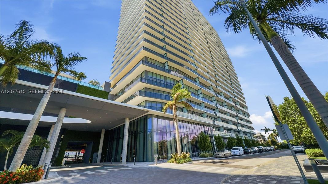 Condo located in Hallandale Beach, FL showcasing its design and architecture (Image 4).