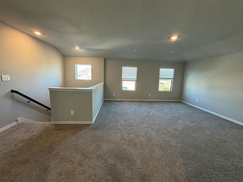 Spacious, unfurnished interior of a new home in Cibolo Hills, Fort Worth (Image 34). Spacious, unfurnished interior of a new home in Cibolo Hills, Fort Worth (Image 34).