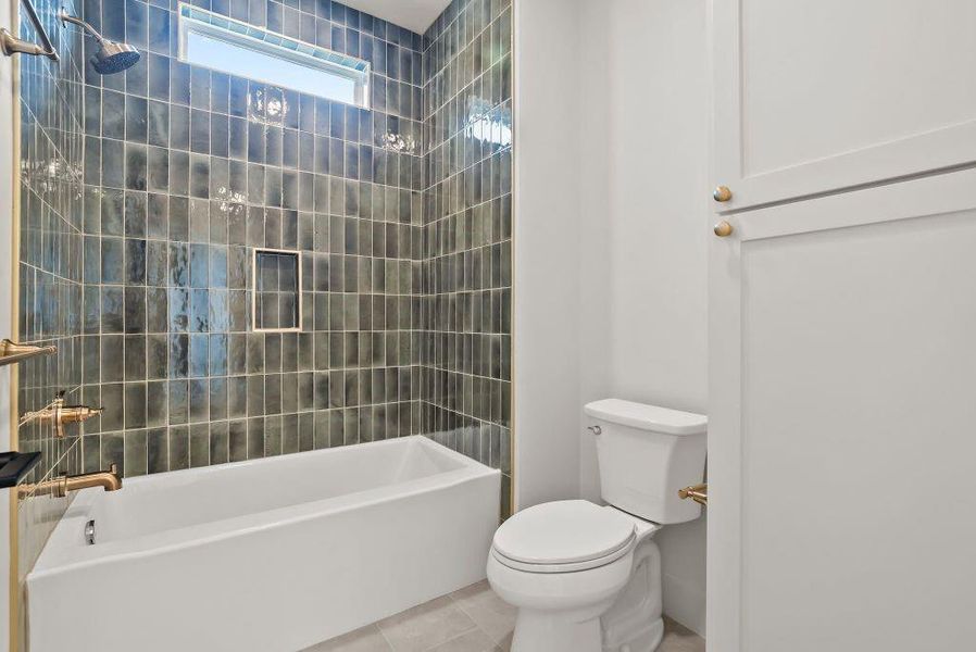 Furnished interior view inside a new home in , Weatherford (Image 12).