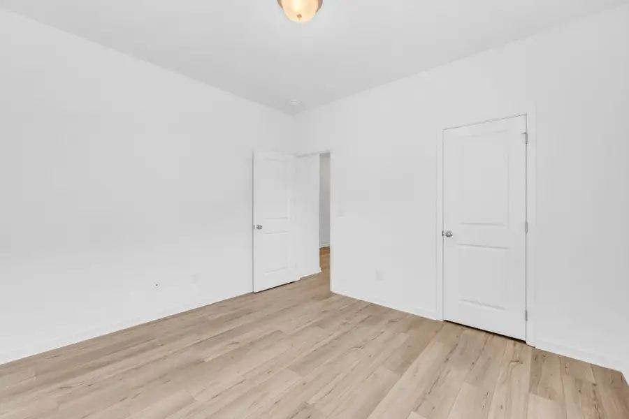 Spacious, unfurnished interior of a new home in Stratford Station, Lebanon (Image 10).