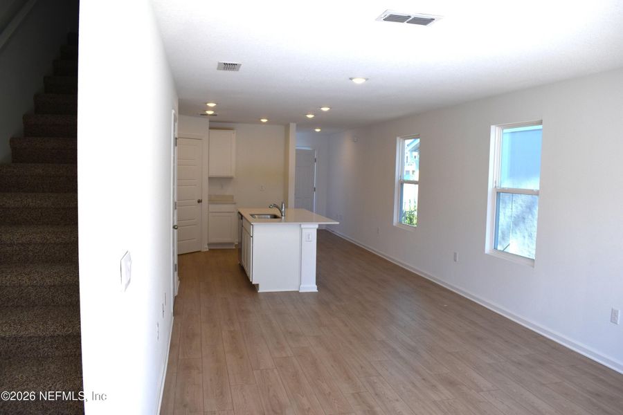 Spacious, unfurnished interior of a new home in Irongate Villas, Jacksonville (Image 23).