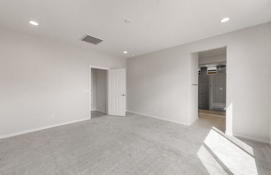 Spacious, unfurnished interior of a new home in Artisan at Asante, Surprise (Image 20).