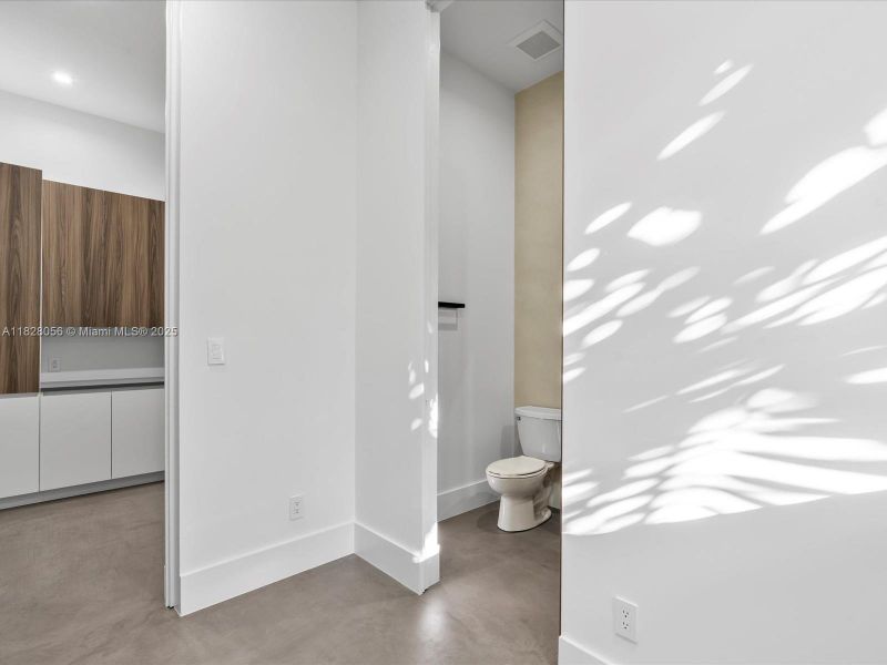 Spacious, unfurnished interior of a new home in , Miami (Image 20).