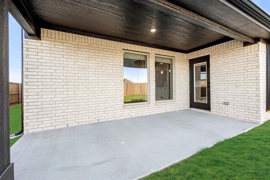 Exterior details and patio area of a home in Somerset, Venus (Image 27).