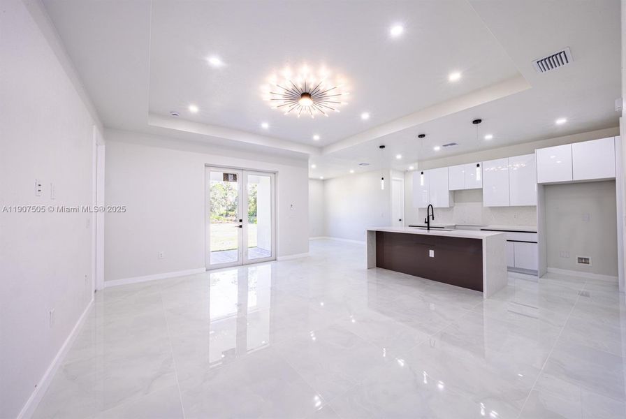 Spacious, unfurnished interior of a new home in , Lehigh Acres (Image 18).