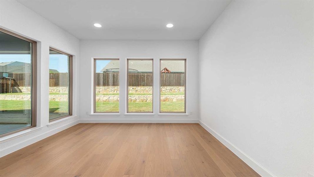 Spacious, unfurnished interior of a new home in Somerset Park 80', Rockwall (Image 17).