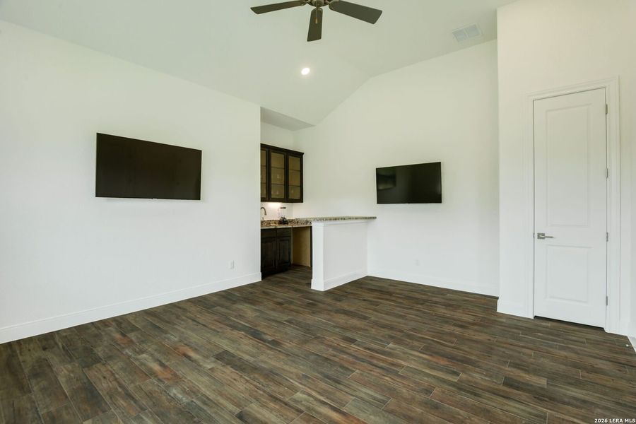 Spacious, unfurnished interior of a new home in , Fischer (Image 22).