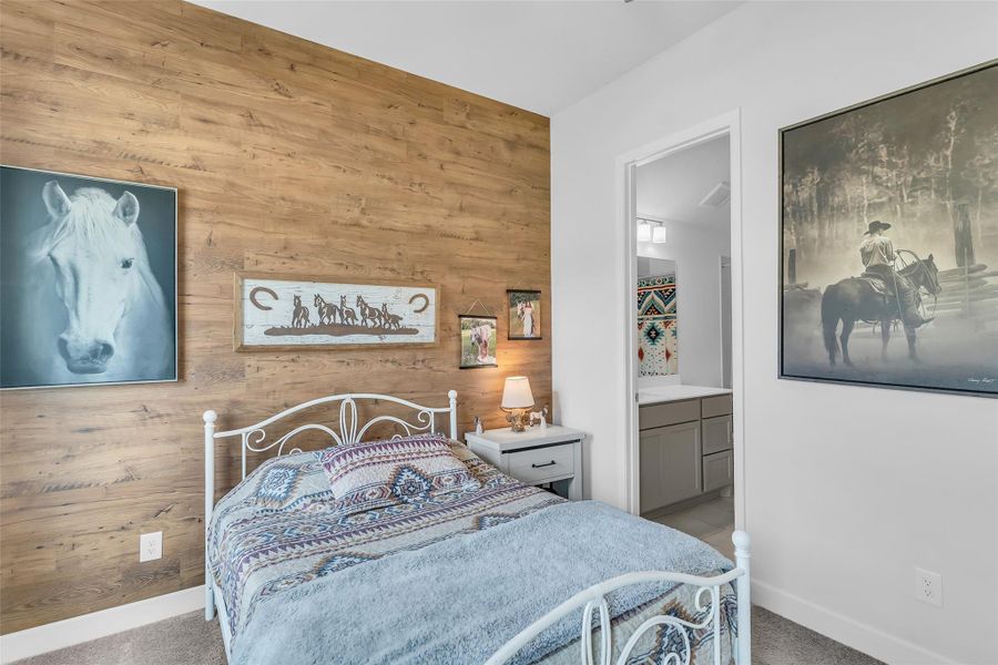 Guest Bedroom with en-suite bath