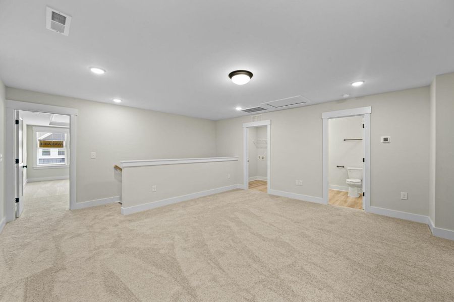 Spacious, unfurnished interior of a new home in Harbor Crossing, Greensboro (Image 23).