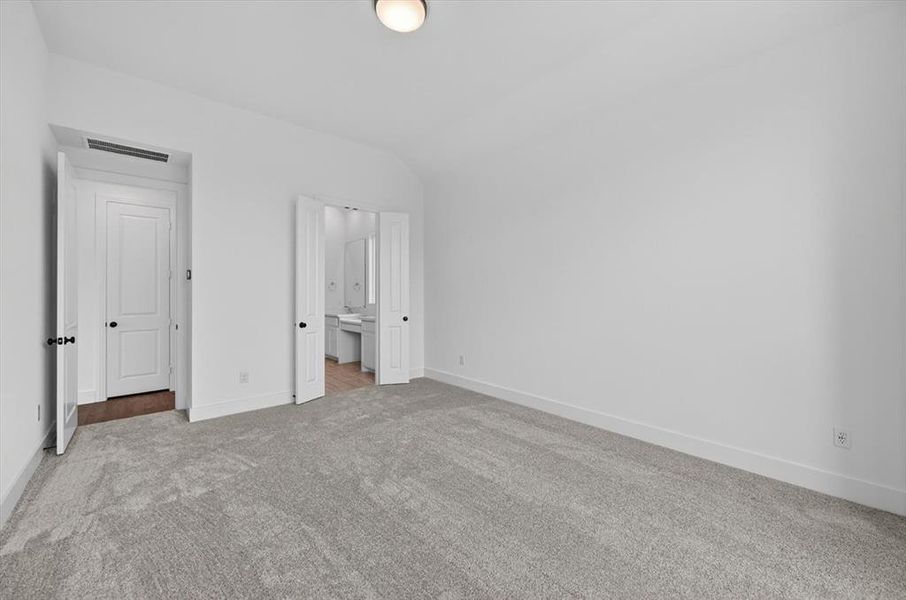 Spacious, unfurnished interior of a new home in Wellington, Haslet (Image 16).
